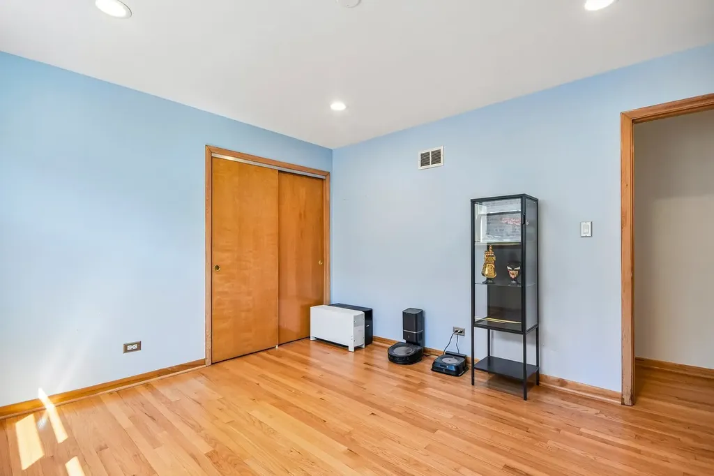 1914 West Farwell Avenue Chicago IL 60626