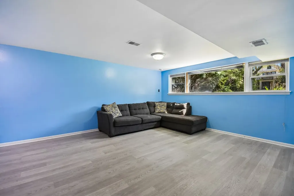 1914 West Farwell Avenue Chicago IL 60626