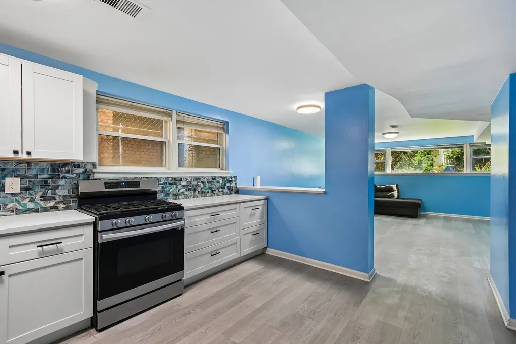 1914 West Farwell Avenue Chicago IL 60626