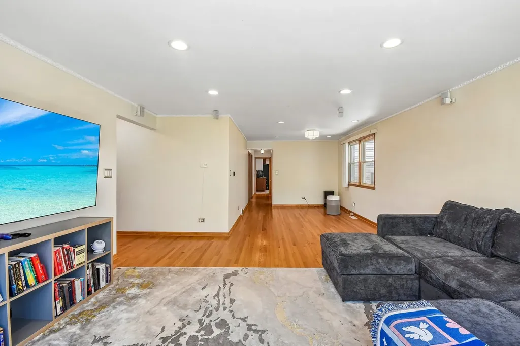 1914 West Farwell Avenue Chicago IL 60626