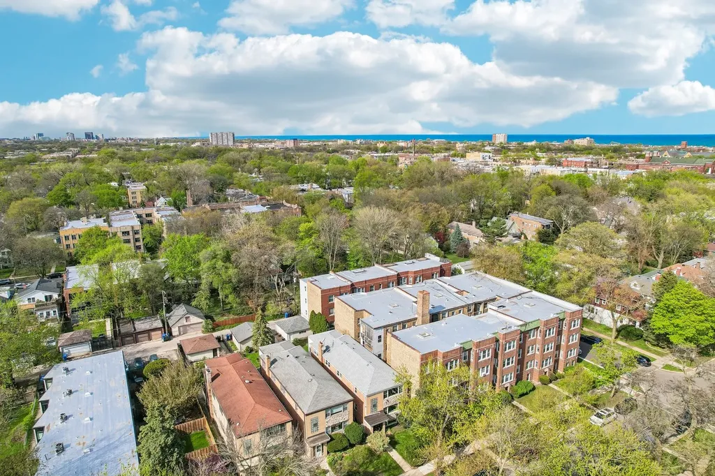 1914 West Farwell Avenue Chicago IL 60626