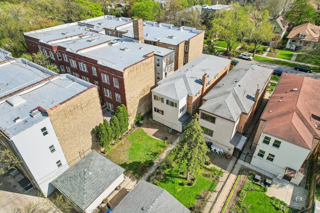 1914 West Farwell Avenue Chicago IL 60626