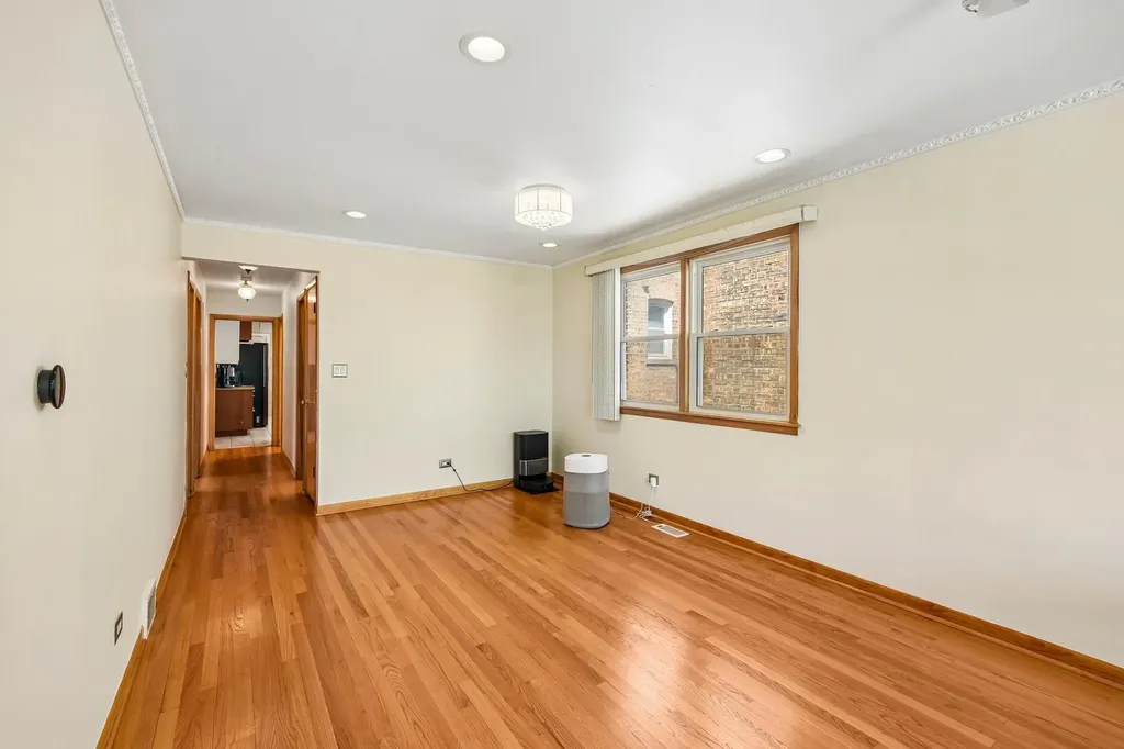 1914 West Farwell Avenue Chicago IL 60626