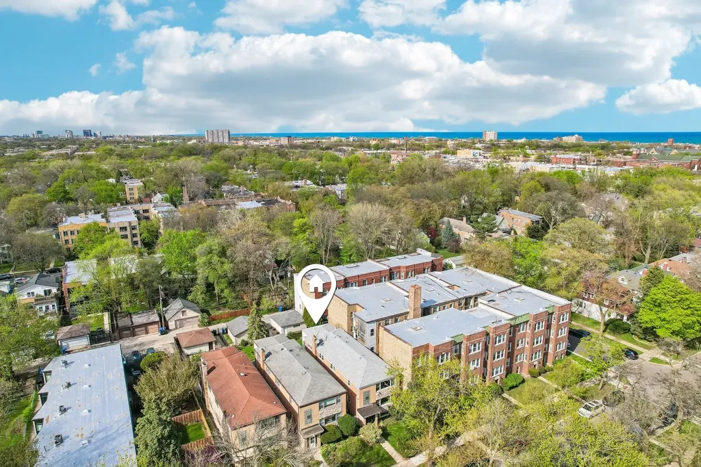 1914 West Farwell Avenue Chicago IL 60626