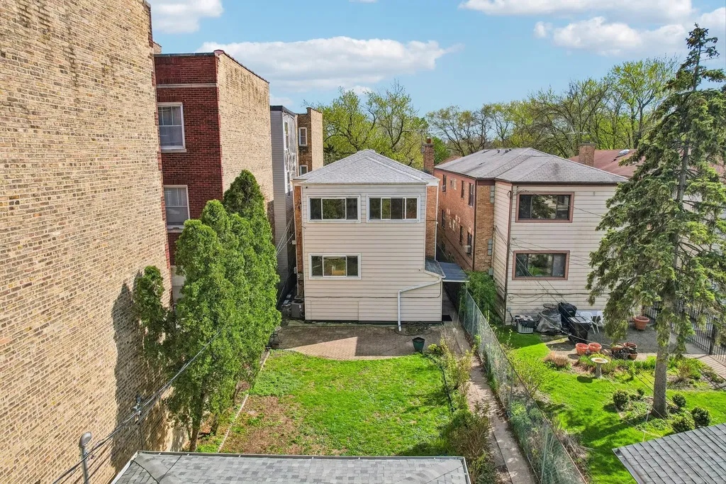 1914 West Farwell Avenue Chicago IL 60626