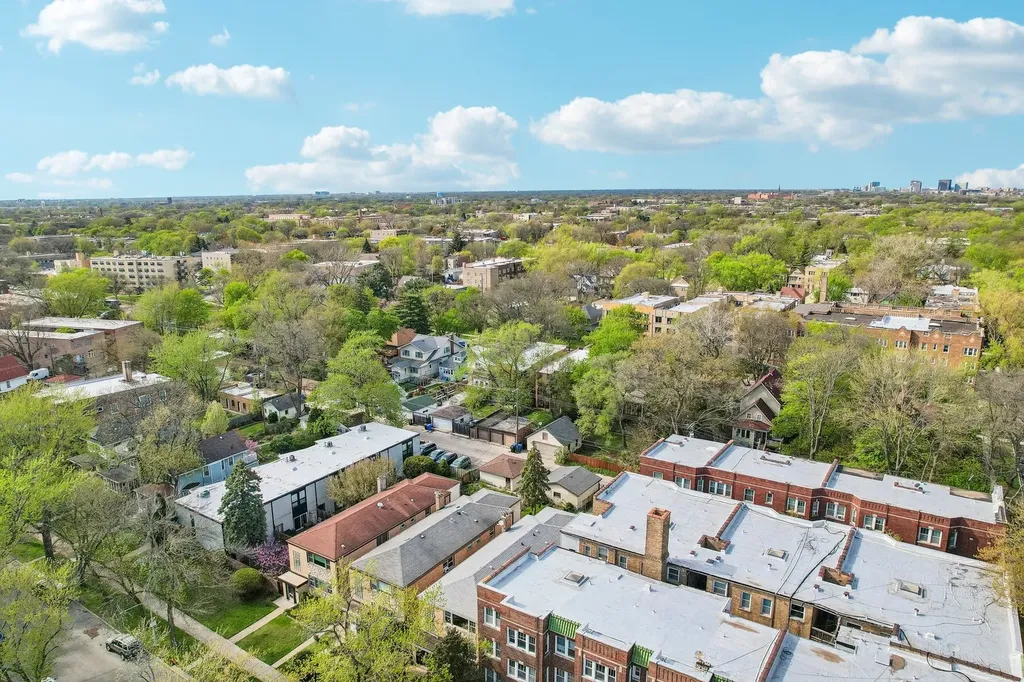 1914 West Farwell Avenue Chicago IL 60626
