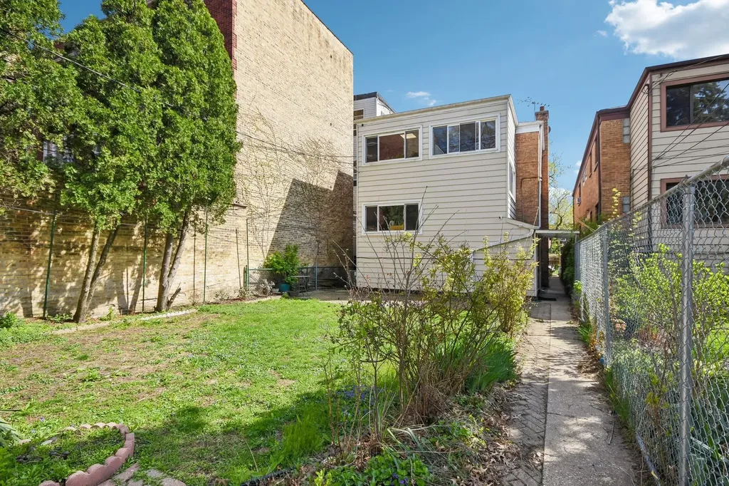 1914 West Farwell Avenue Chicago IL 60626