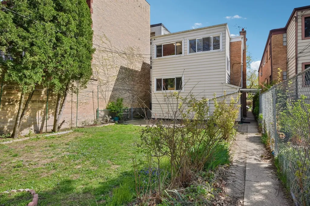 1914 West Farwell Avenue Chicago IL 60626