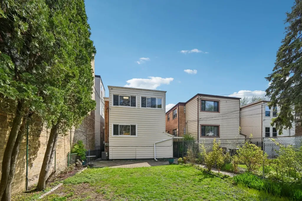 1914 West Farwell Avenue Chicago IL 60626