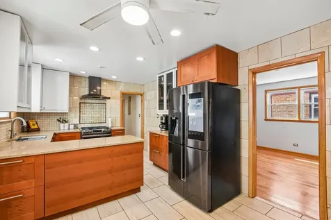 1914 West Farwell Avenue Chicago IL 60626