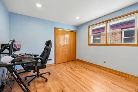 1914 West Farwell Avenue Chicago IL 60626