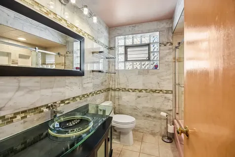 1914 West Farwell Avenue Chicago IL 60626