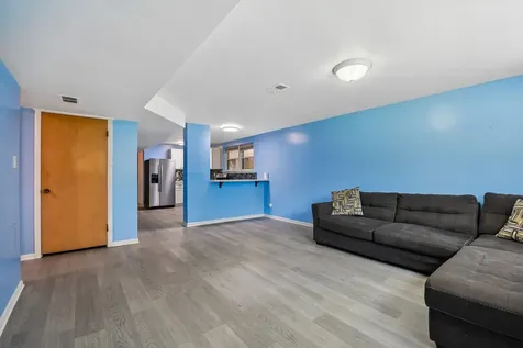 1914 West Farwell Avenue Chicago IL 60626