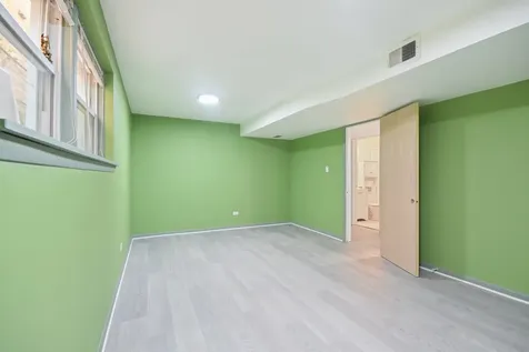1914 West Farwell Avenue Chicago IL 60626