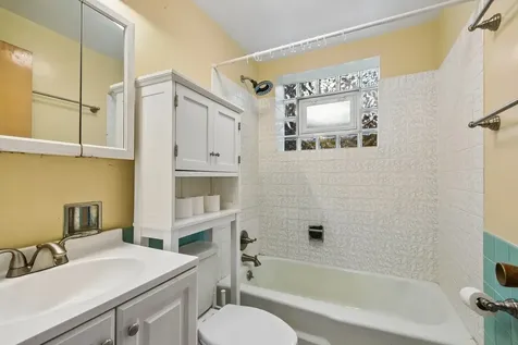 1914 West Farwell Avenue Chicago IL 60626
