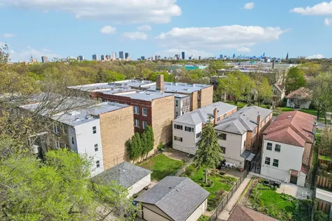 1914 West Farwell Avenue Chicago IL 60626