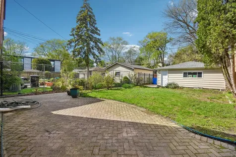 1914 West Farwell Avenue Chicago IL 60626