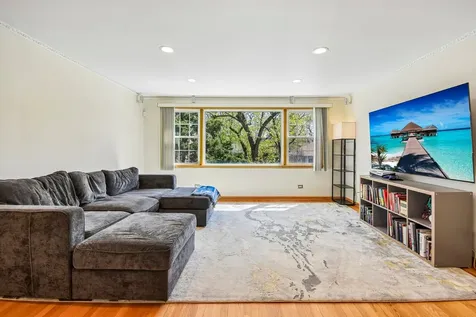 1914 West Farwell Avenue Chicago IL 60626