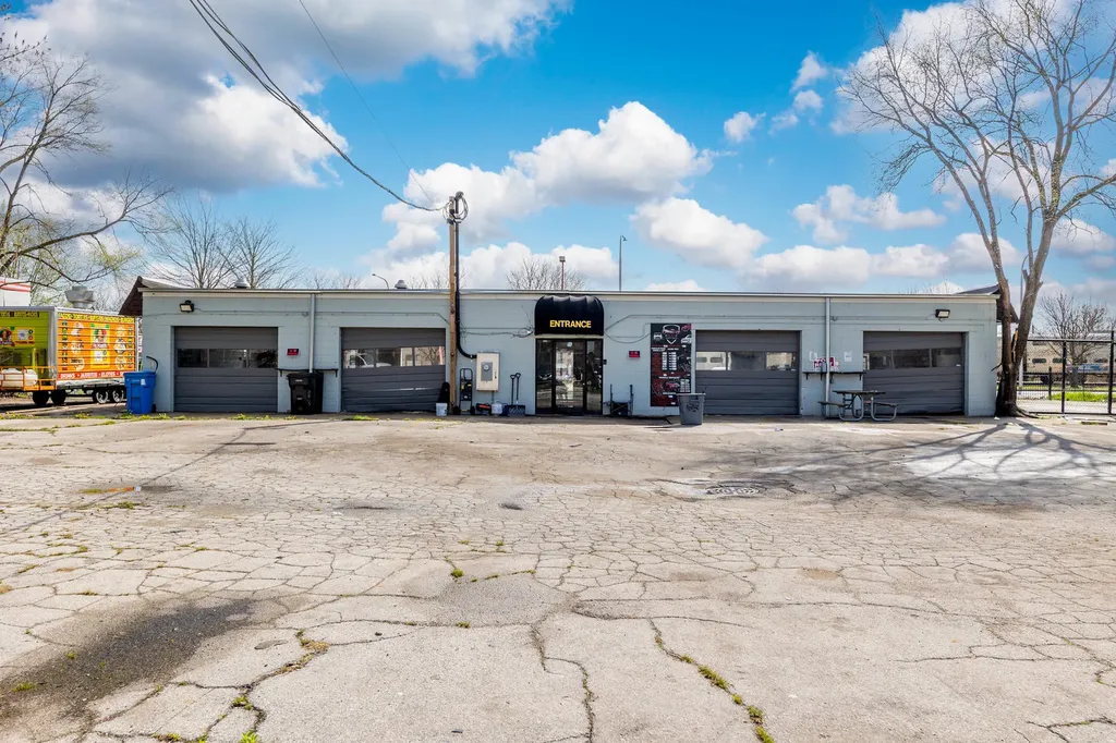10620 South Vincennes Avenue Chicago IL 60643