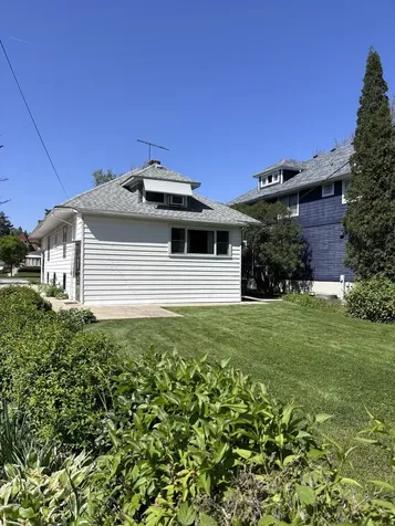 377 Blackhawk Road Riverside IL 60546
