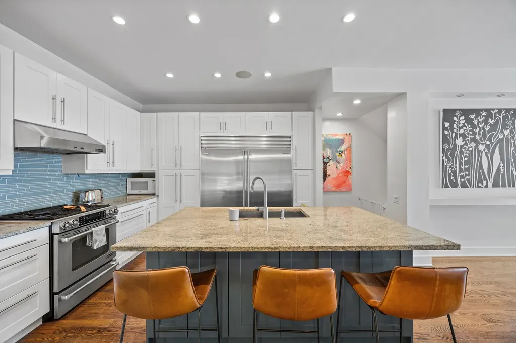 3321 North Sheffield Avenue Chicago IL 60657