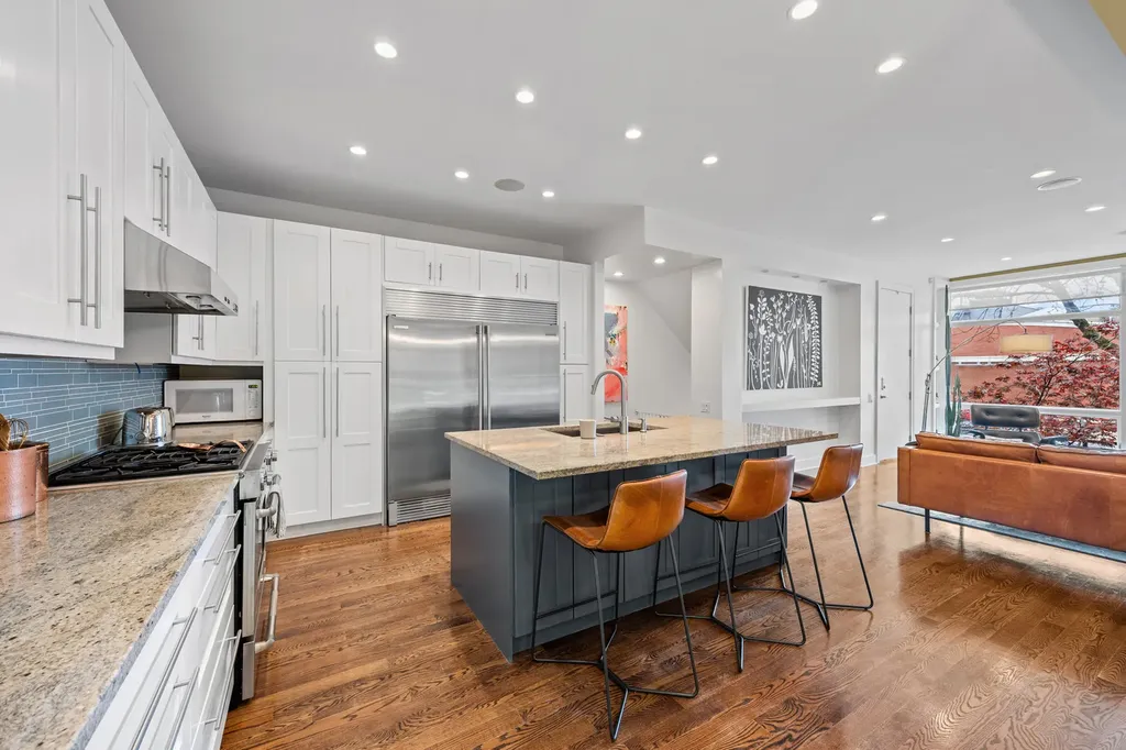 3321 North Sheffield Avenue Chicago IL 60657