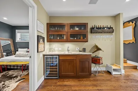 3321 North Sheffield Avenue Chicago IL 60657