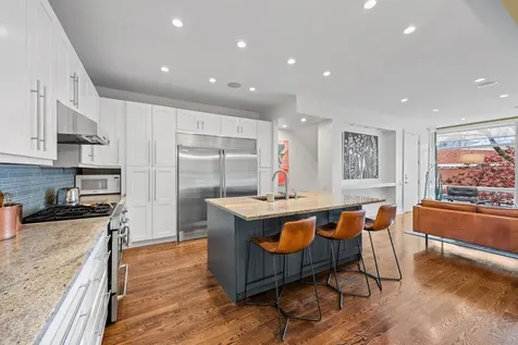 3321 North Sheffield Avenue Chicago IL 60657