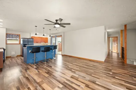 1605 Longwood Drive Sycamore IL 60178