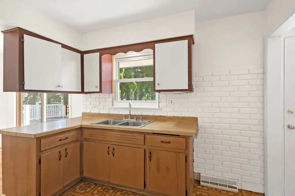 75 South 2nd Avenue Lombard IL 60148