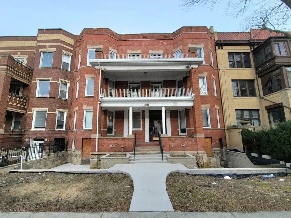 6711 North Sheridan Road Chicago IL 60626