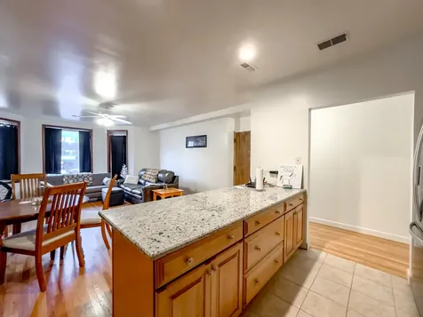 6711 North Sheridan Road Chicago IL 60626