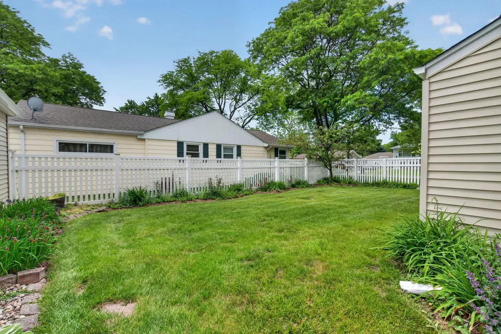 3609 Kingfisher Lane Rolling Meadows IL 60008