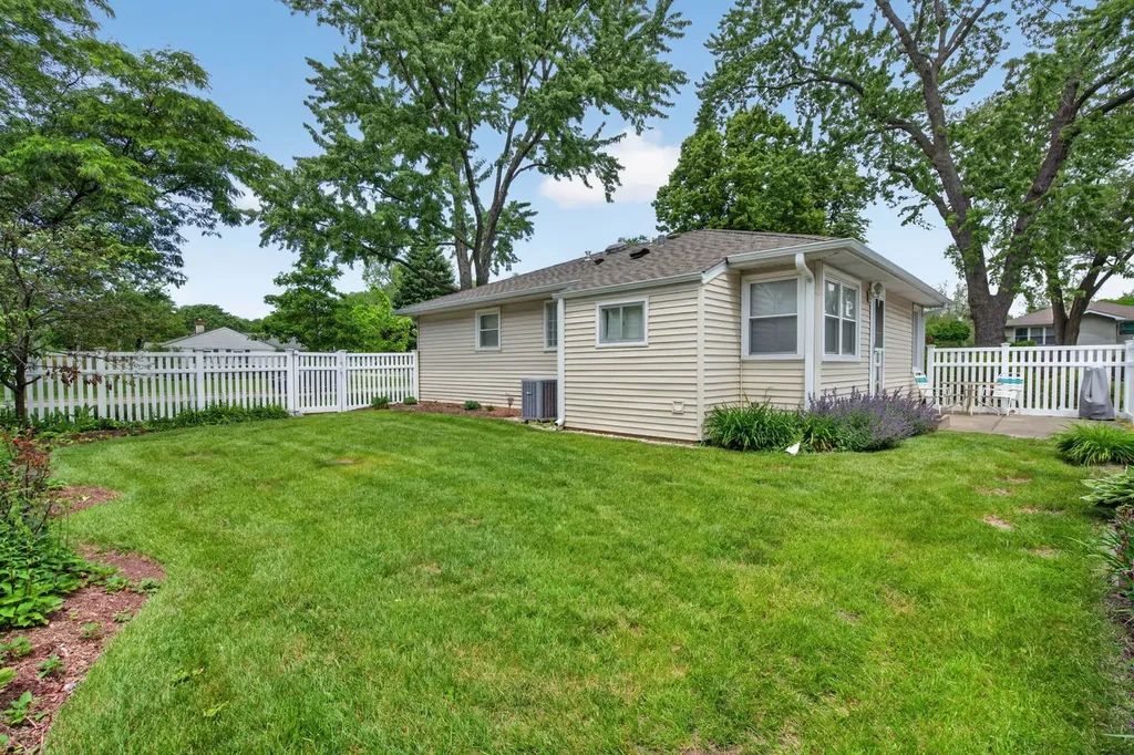 3609 Kingfisher Lane Rolling Meadows IL 60008