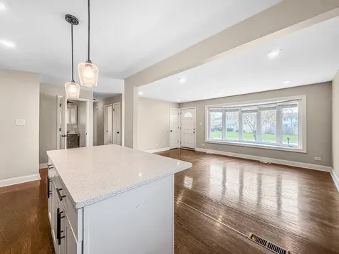 7241 Beloit Avenue Bridgeview IL 60455