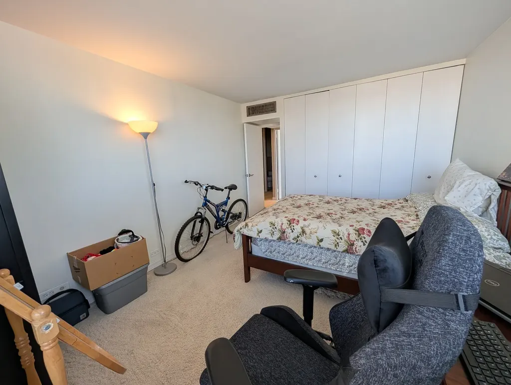 720 West Gordon Terrace Chicago IL 60613