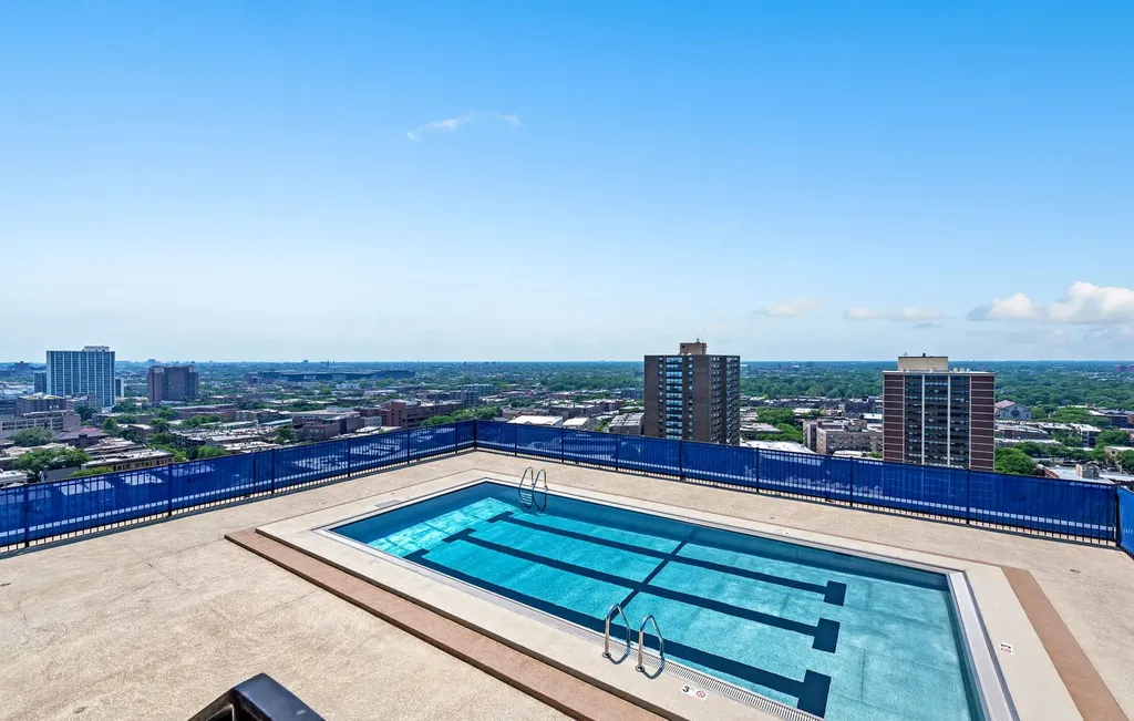 720 West Gordon Terrace Chicago IL 60613