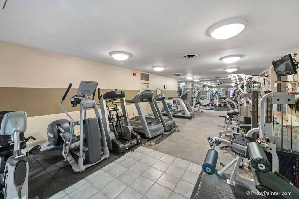 720 West Gordon Terrace Chicago IL 60613