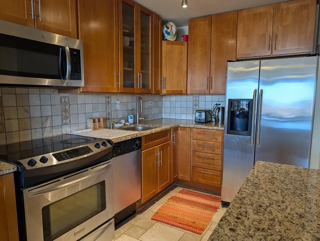720 West Gordon Terrace Chicago IL 60613