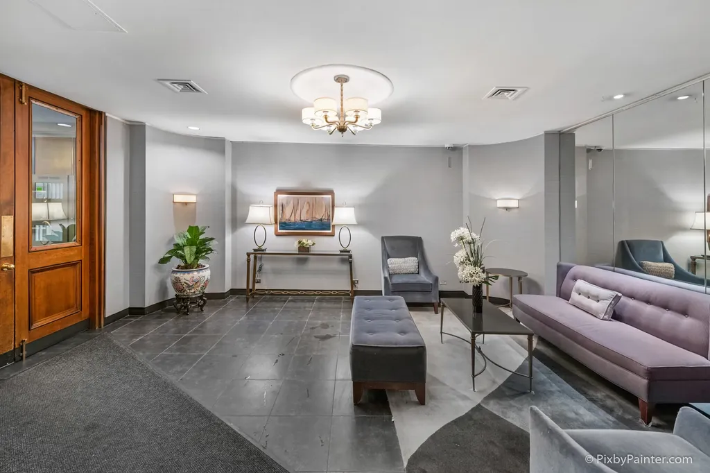 720 West Gordon Terrace Chicago IL 60613