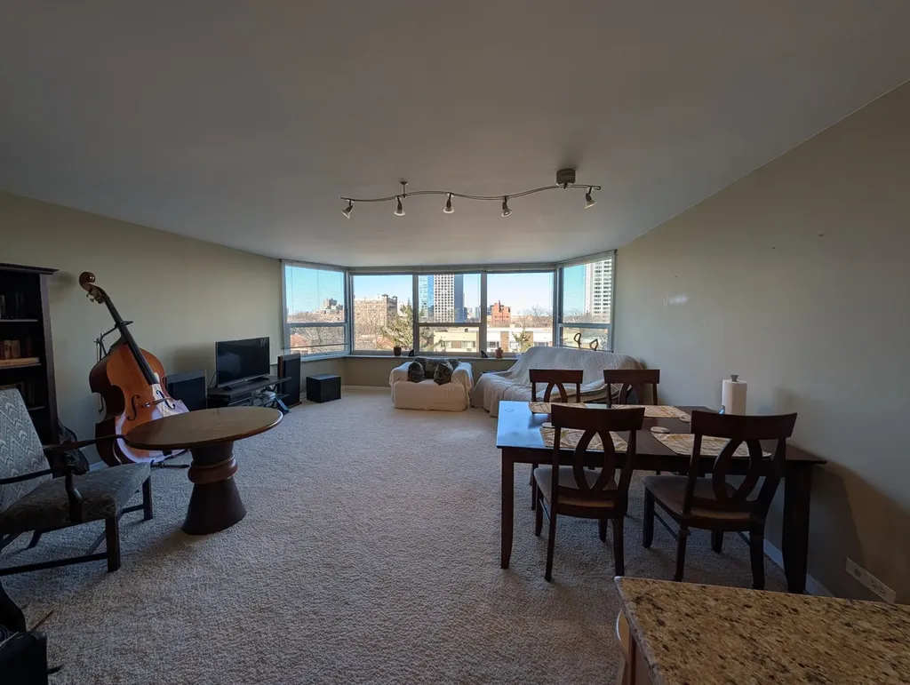 720 West Gordon Terrace Chicago IL 60613
