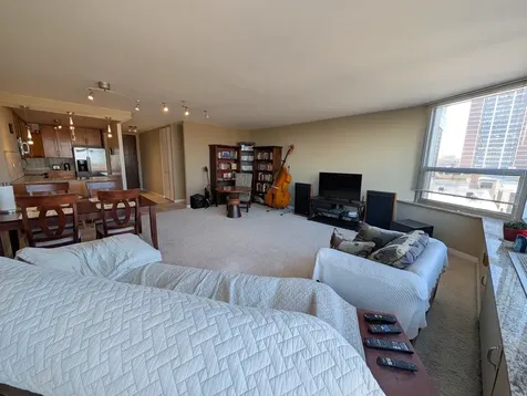 720 West Gordon Terrace Chicago IL 60613