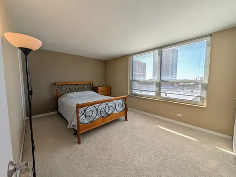 720 West Gordon Terrace Chicago IL 60613