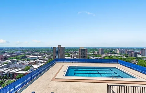 720 West Gordon Terrace Chicago IL 60613