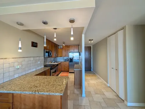 720 West Gordon Terrace Chicago IL 60613