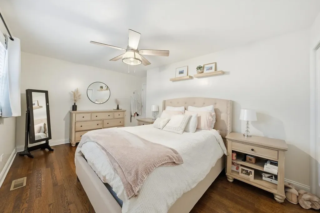 6425 West 64th Street Chicago IL 60638