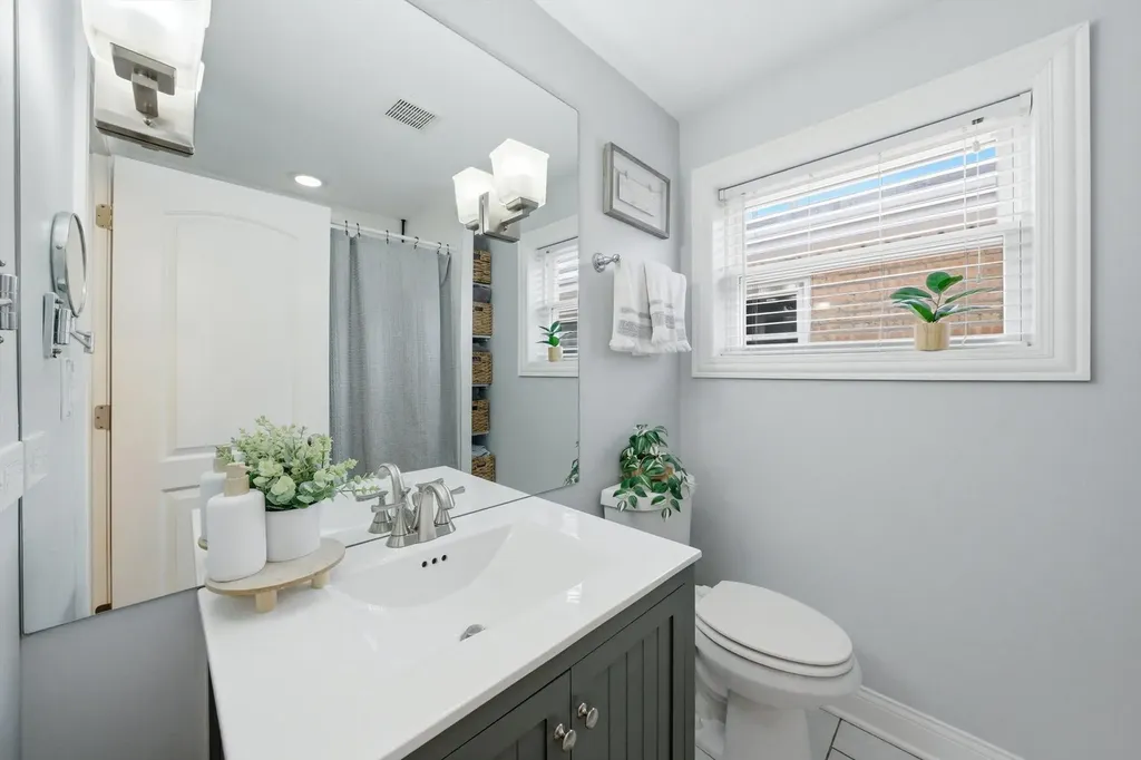 6425 West 64th Street Chicago IL 60638