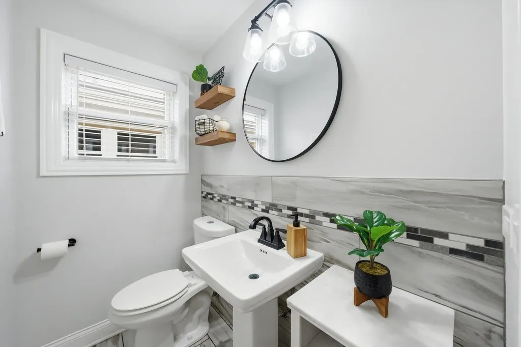 6425 West 64th Street Chicago IL 60638