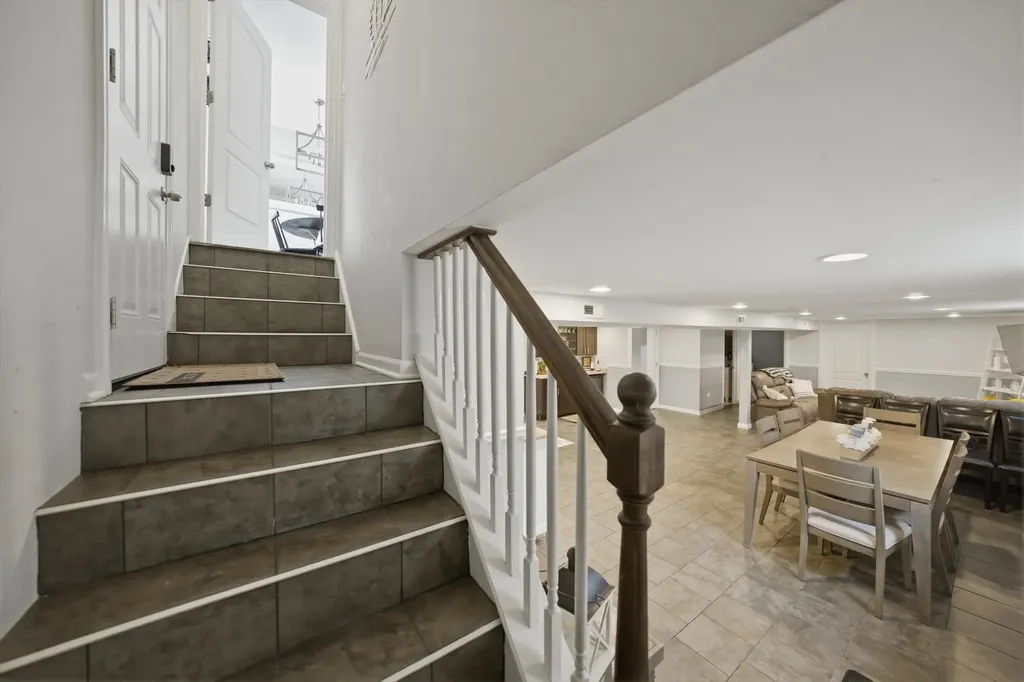6425 West 64th Street Chicago IL 60638