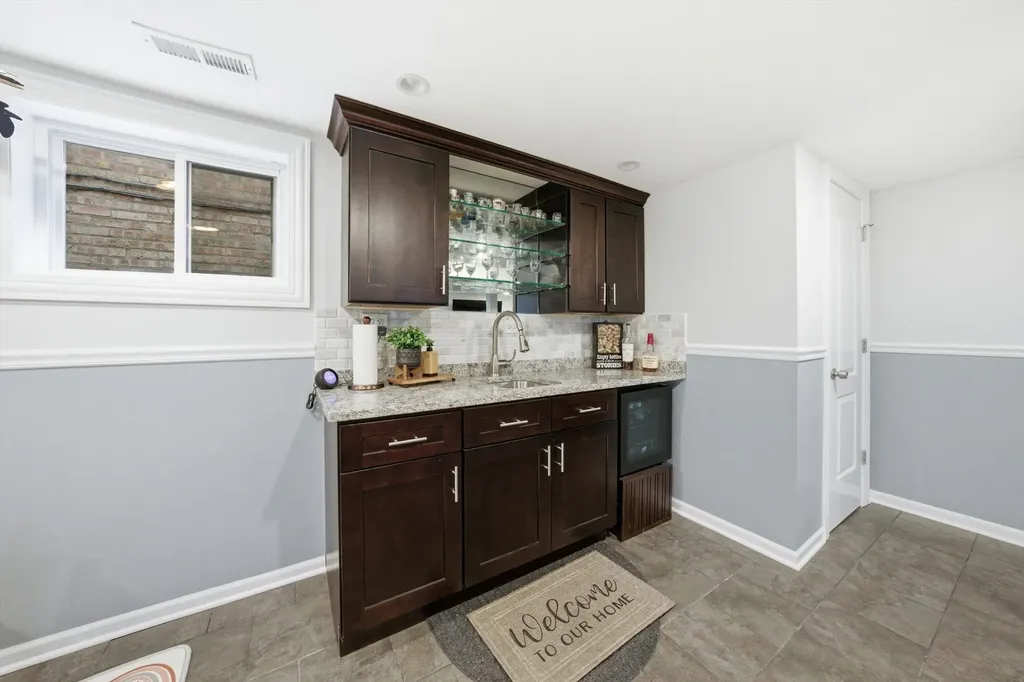 6425 West 64th Street Chicago IL 60638